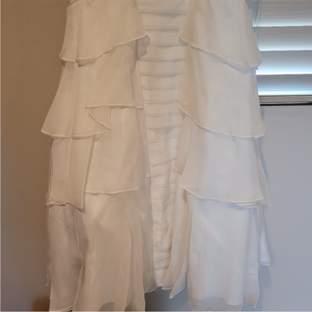 Flattering wedding gown by Theia - Picture 8 of 11